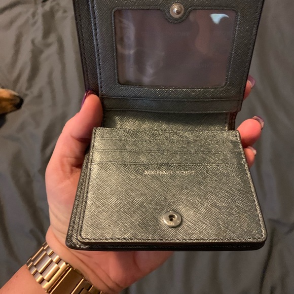 Silver Michael Kors wallet - Picture 5 of 5